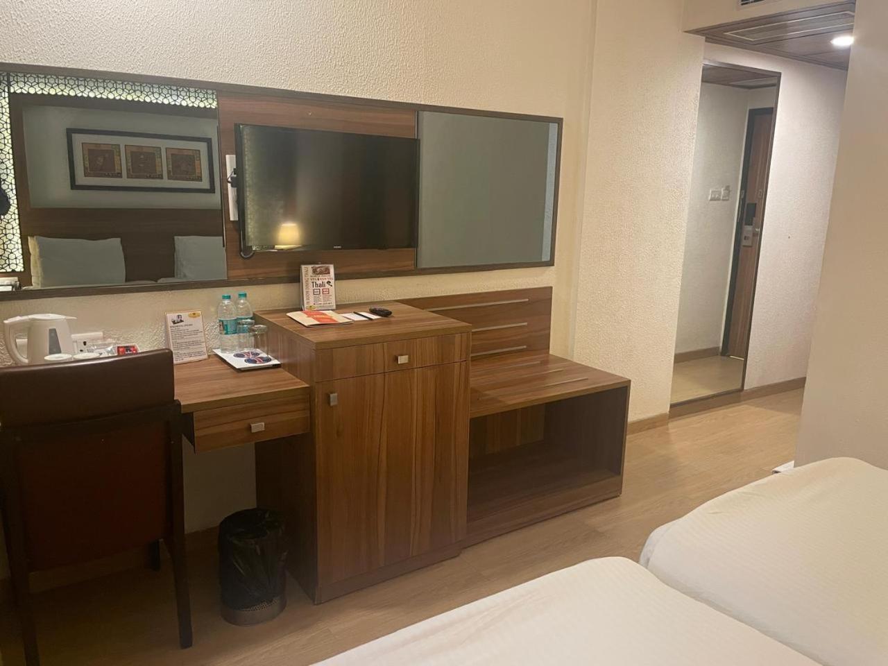 Incredible One Hotel Secundurabad Екстериор снимка